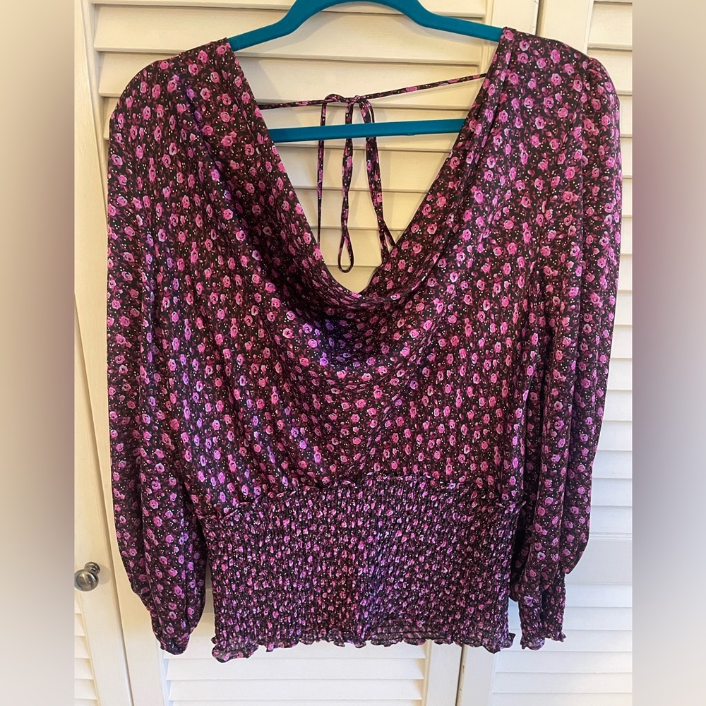 Leyden beautiful purple blouse size XL. Smocking at bottom